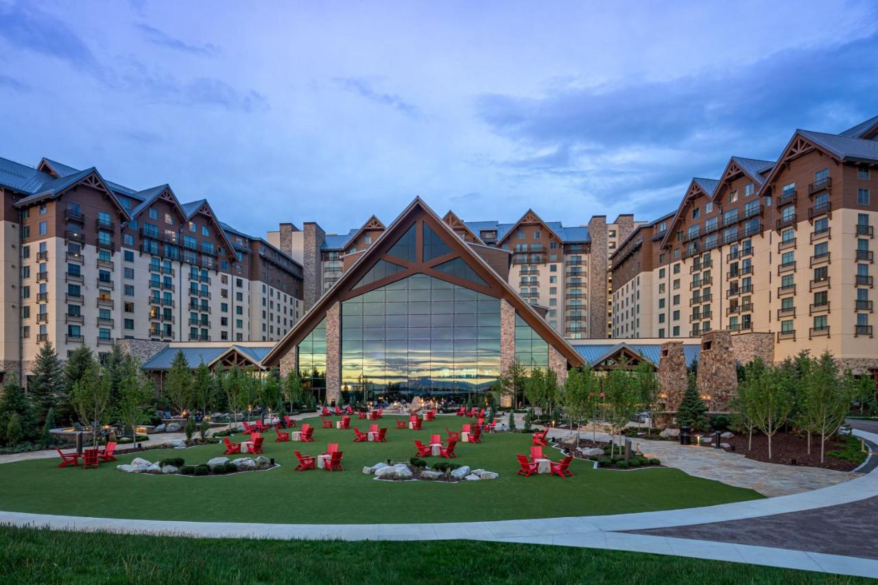 Gaylord Rockies Resort & Convention Center Aurora Exterior photo