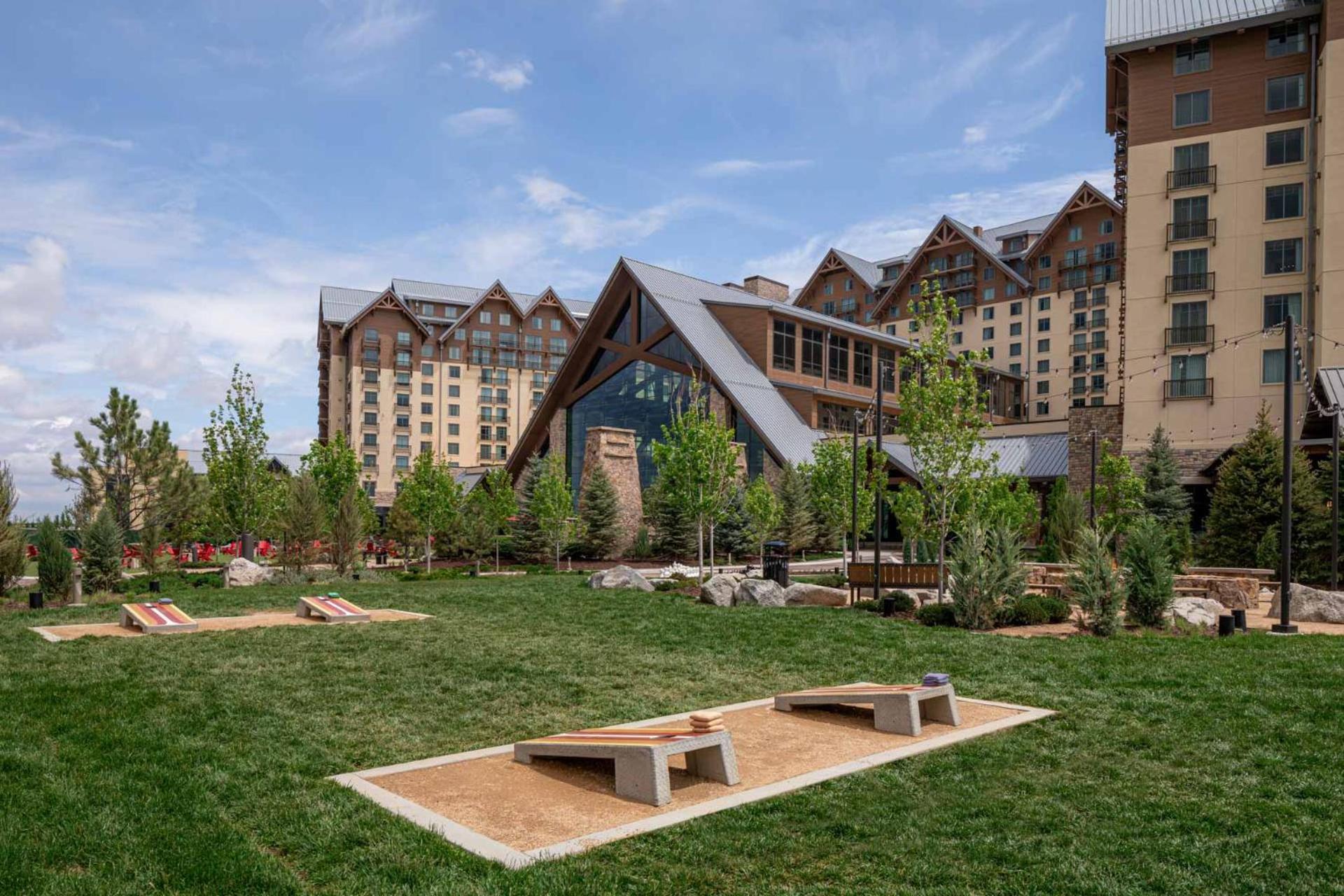 Gaylord Rockies Resort & Convention Center Aurora Exterior photo