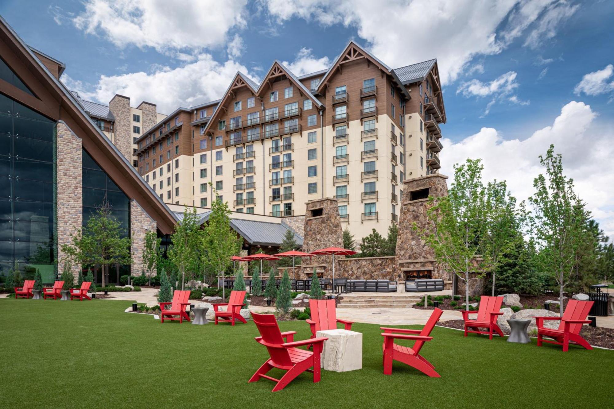 Gaylord Rockies Resort & Convention Center Aurora Exterior photo